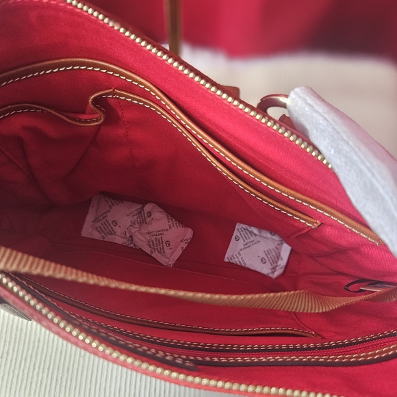 NWT Dooney & Bourke Pebble Grain Small Wren Zip Tote Red R2347 - Picture 10 of 11